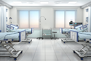Krankenhauszimmer mit Krankenhausbetten.